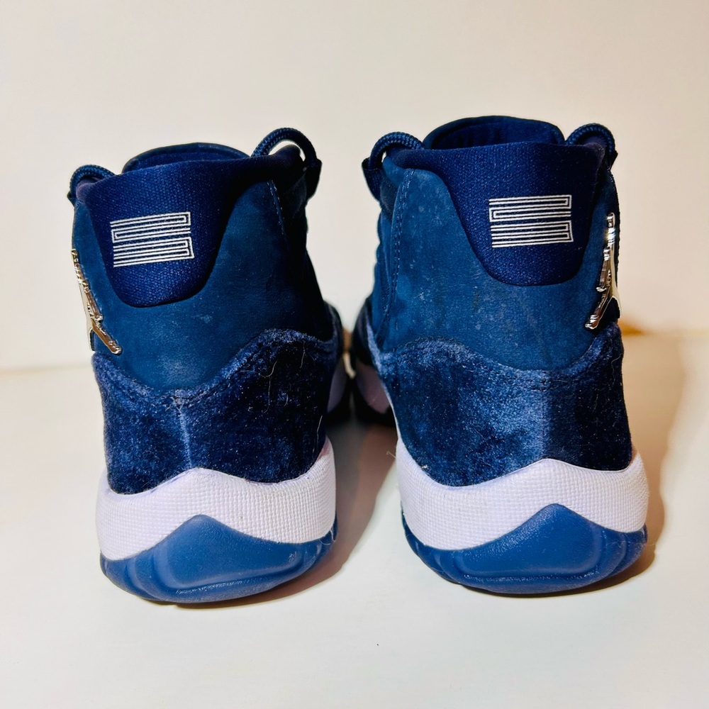 Air Jordan 11 Retro PS ‘Midnight Navy Velvet - Picture 4 of 7